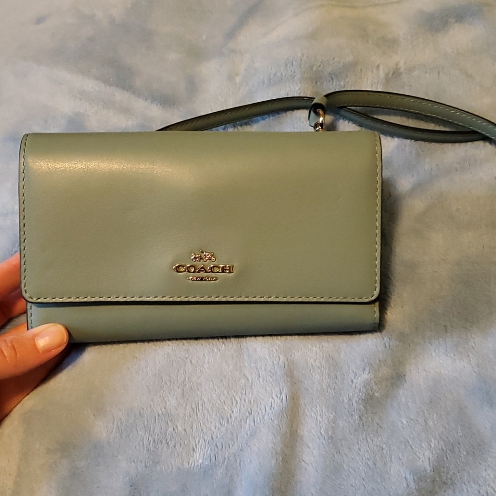 Like new coach crossbody wallet bag